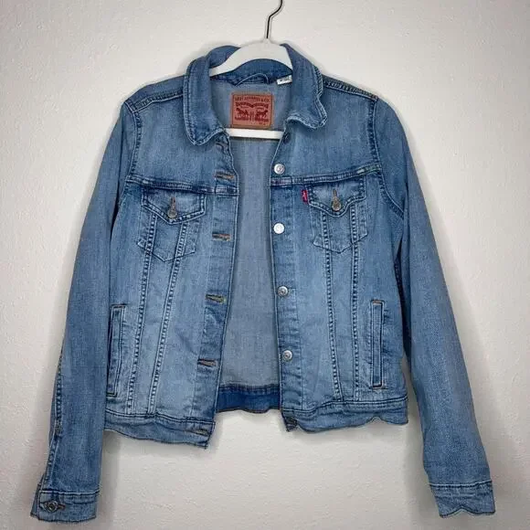 Levi's Women's Original Trucker Jacket, Light Wash (Jeanie), Size Large - Picture 2 of 10